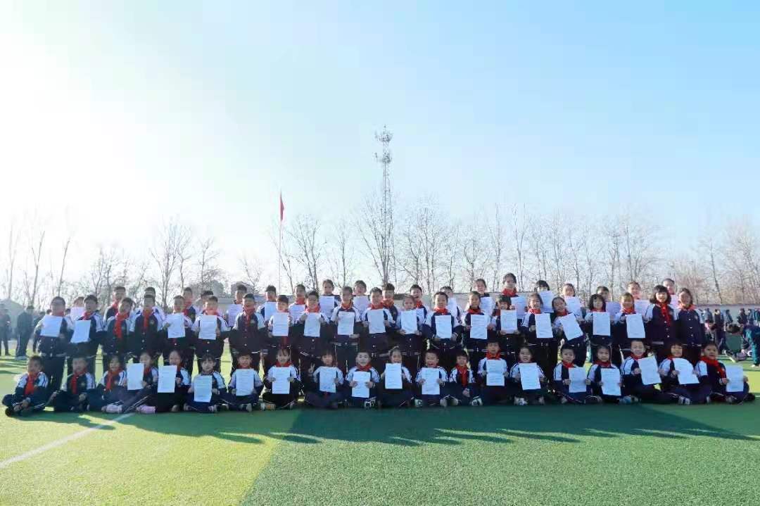 一校区合影.jpg