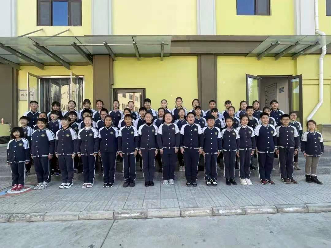 三校区合影.jpg